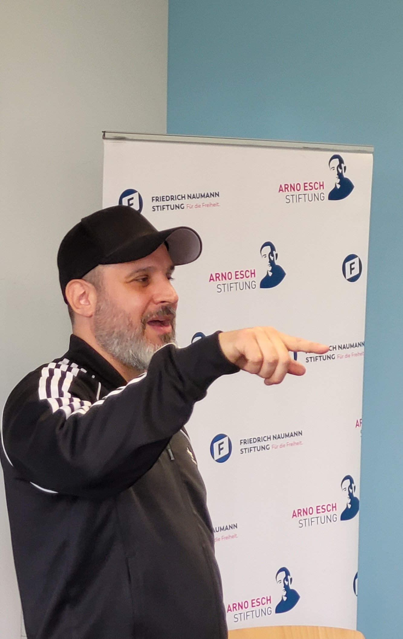 Ben Salomo bei einer Veranstaltung in einer Schule