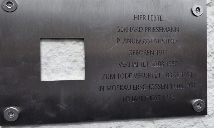 Die Erinnerungstafel für Gerhard Priesemann