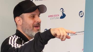 Ben Salomo bei einer Veranstaltung in einer Schule